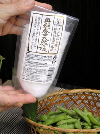 仕上げにも【奥能登天然塩】をぱらぱらと