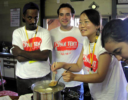 040804_japan_tent01.jpg
