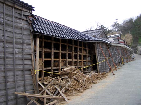 070421kadomi_monzen.jpg