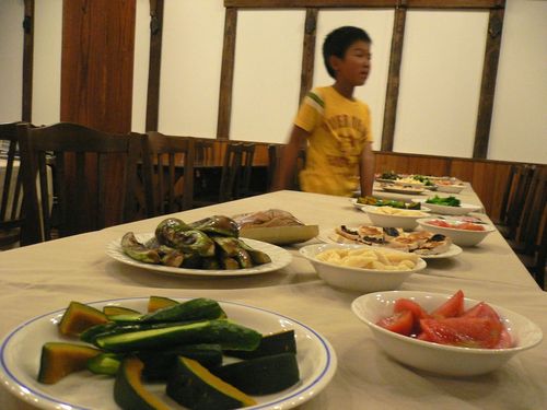 060805menu_table.jpg