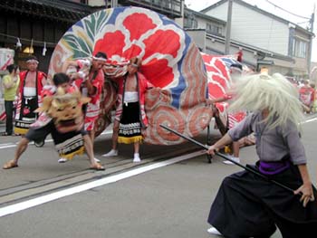 獅子舞と少年剣士
